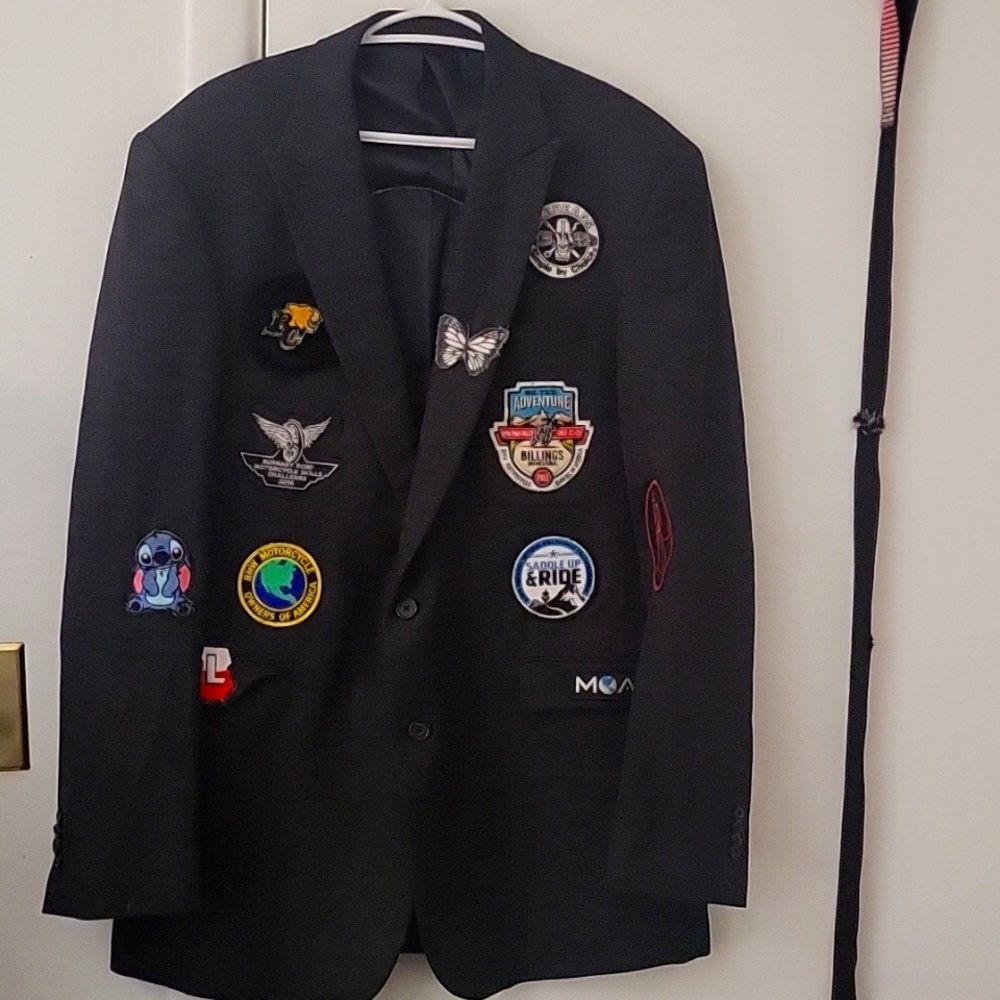 Kenneth cole new york vintage collectable blazer with logos on it looks good 👍